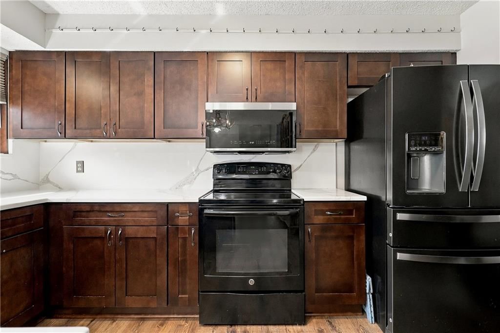 Electric range at 30750 W 143rd Street, Gardner, KS 66030