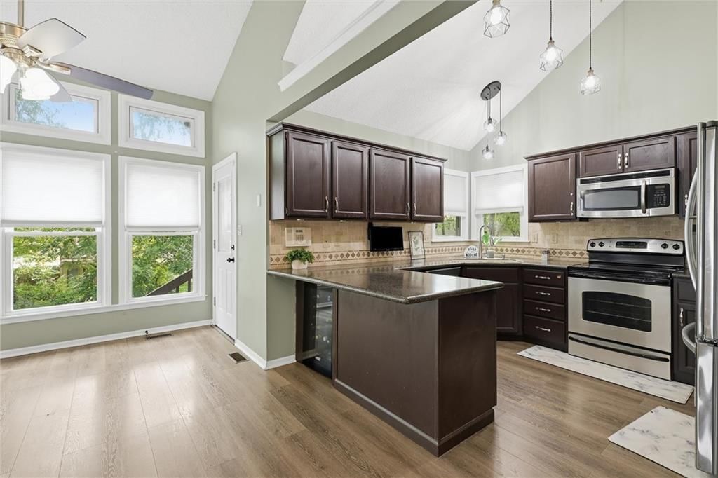 1337 NE Foxwood Drive — photo 6