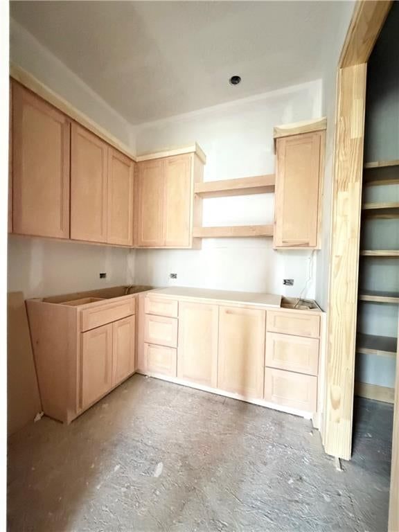 Butler's pantry at 10910 W 173rd Terrace, Overland Park, KS 66221