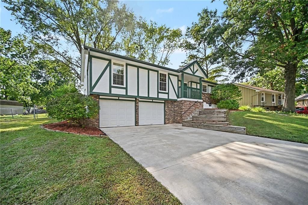 1507 Baker Street, Liberty, MO: listing photo 2