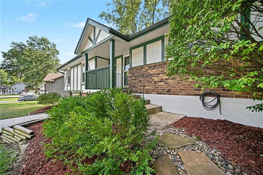 1507 Baker Street, Liberty, MO: listing photo 3