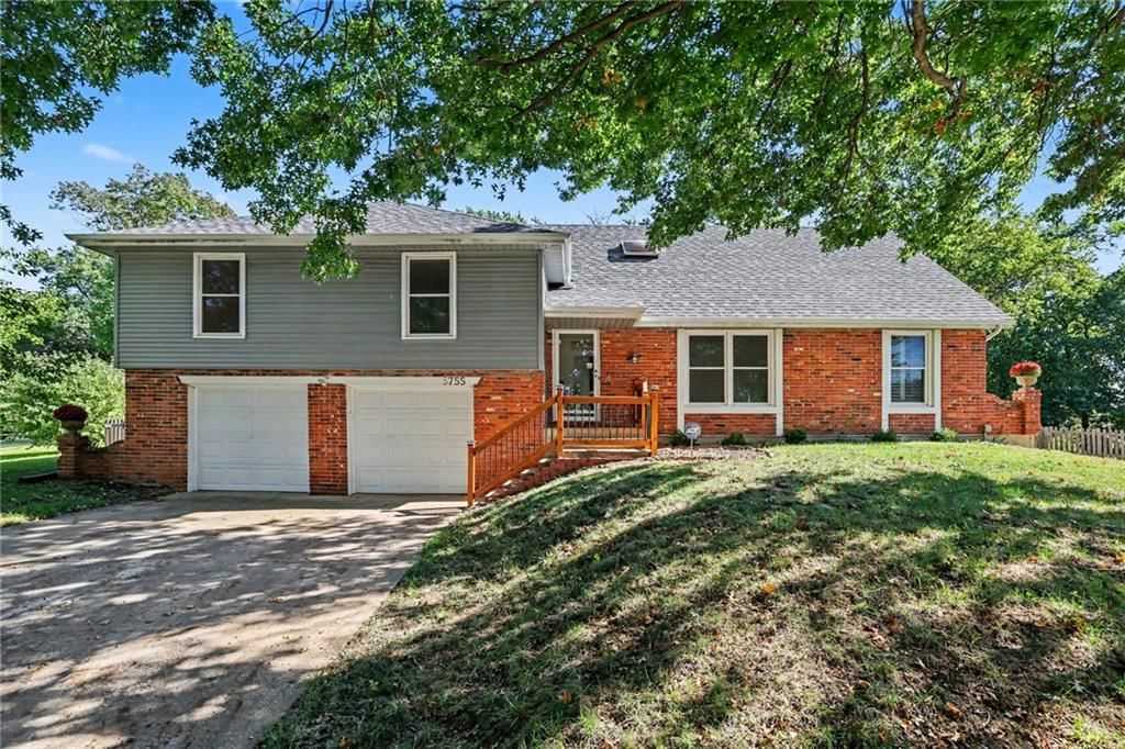 5755 RICHARDS Circle, Shawnee, KS: listing photo 2