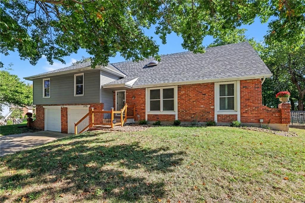 Photo 4 of 38 - 5755 RICHARDS Circle, Shawnee, KS 66216