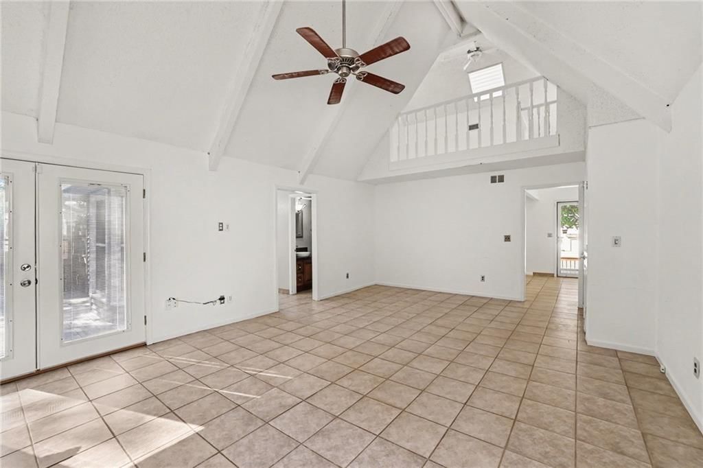 Photo 7 of 38 - 5755 RICHARDS Circle, Shawnee, KS 66216