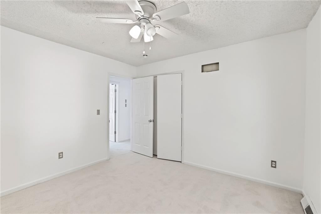 Photo 17 of 38 - 5755 RICHARDS Circle, Shawnee, KS 66216