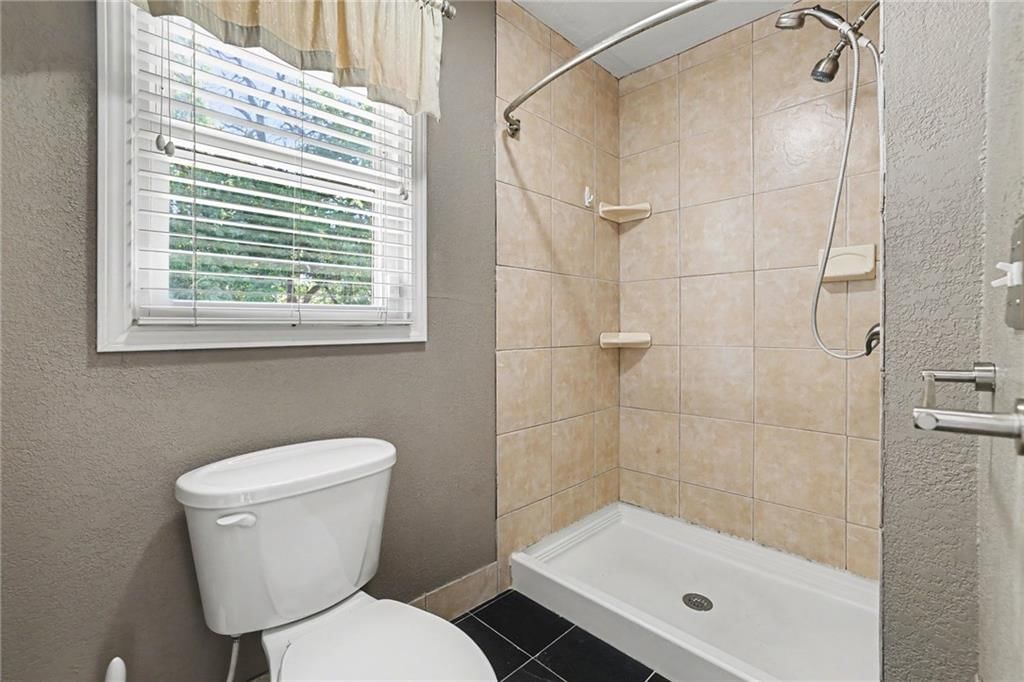 Photo 21 of 38 - 5755 RICHARDS Circle, Shawnee, KS 66216