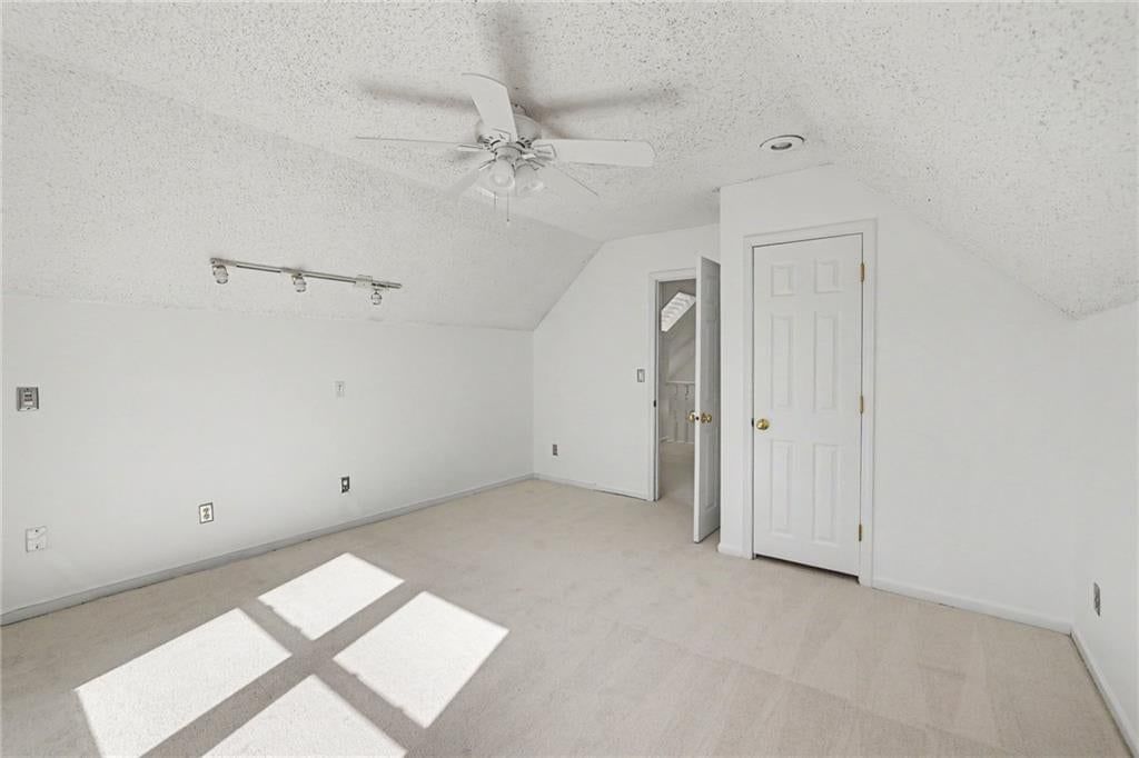 Photo 26 of 38 - 5755 RICHARDS Circle, Shawnee, KS 66216
