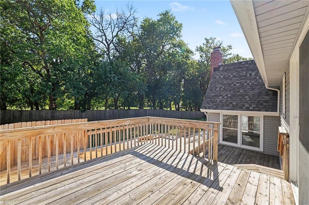 Photo 30 of 38 - 5755 RICHARDS Circle, Shawnee, KS 66216
