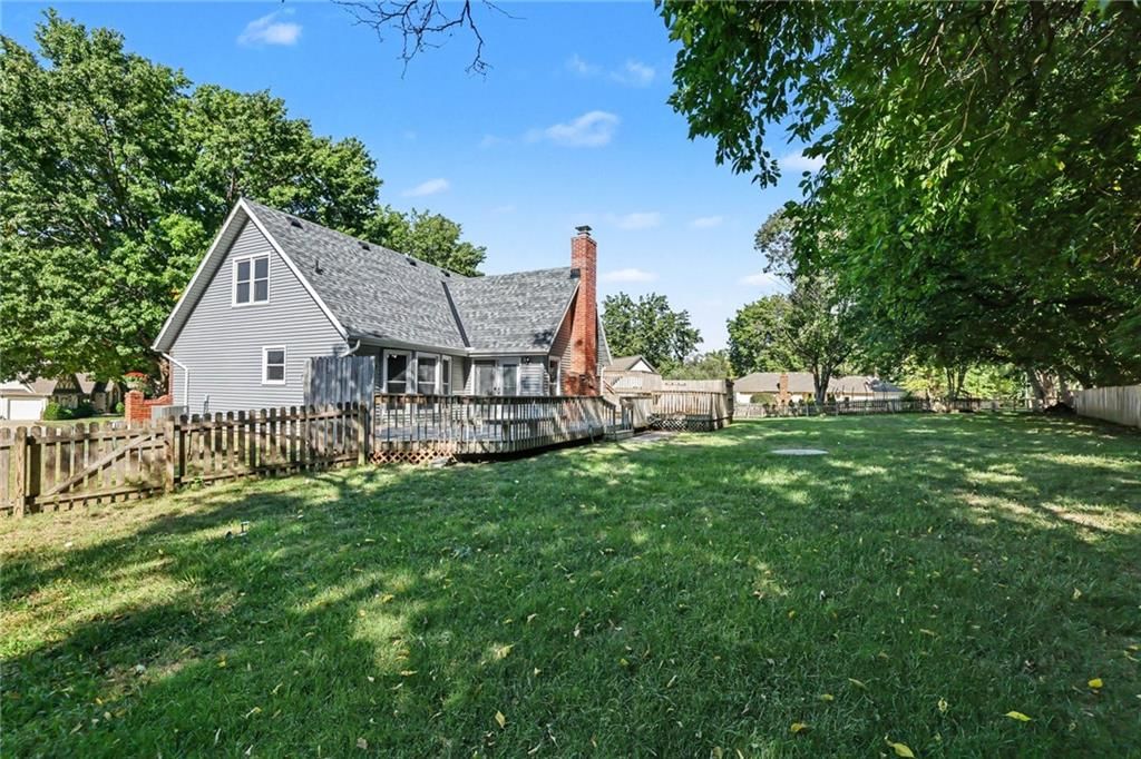 Big backyard and fenced yard at 5755 RICHARDS Circle, Shawnee, KS 66216