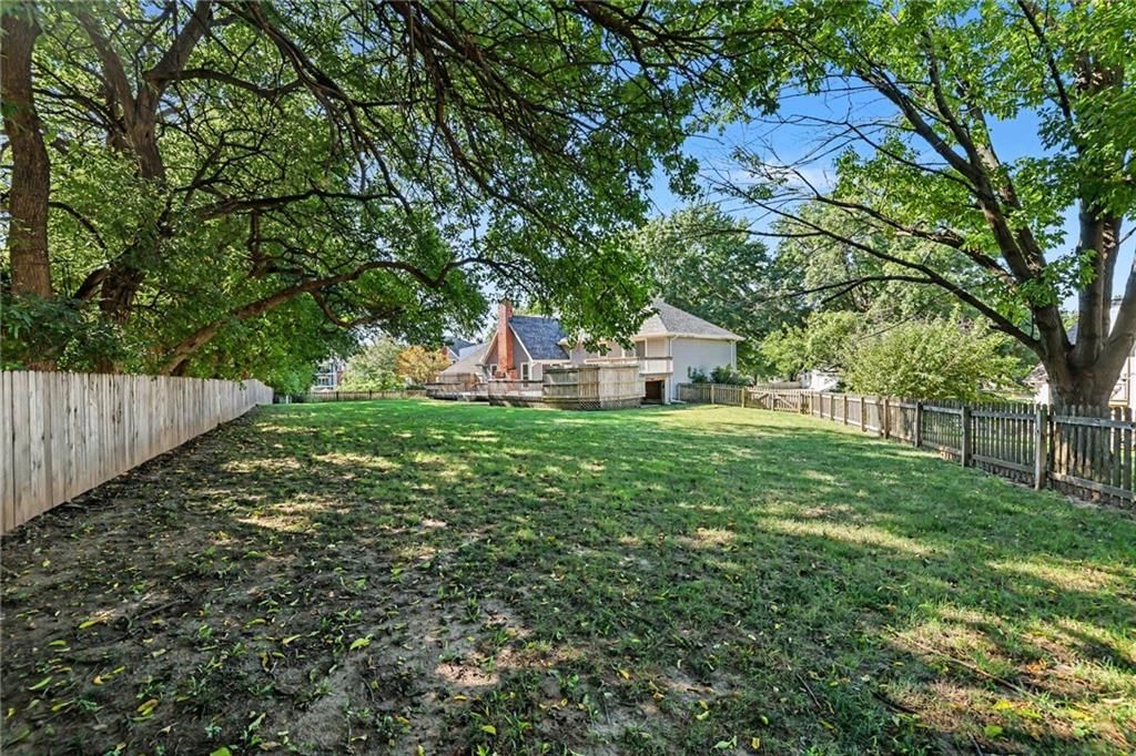 Photo 32 of 38 - 5755 RICHARDS Circle, Shawnee, KS 66216