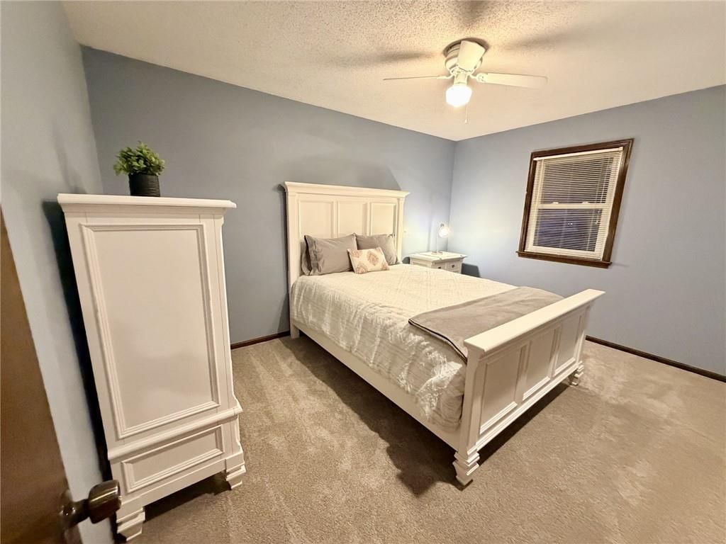 400 NE Dogwood Lane — photo 6