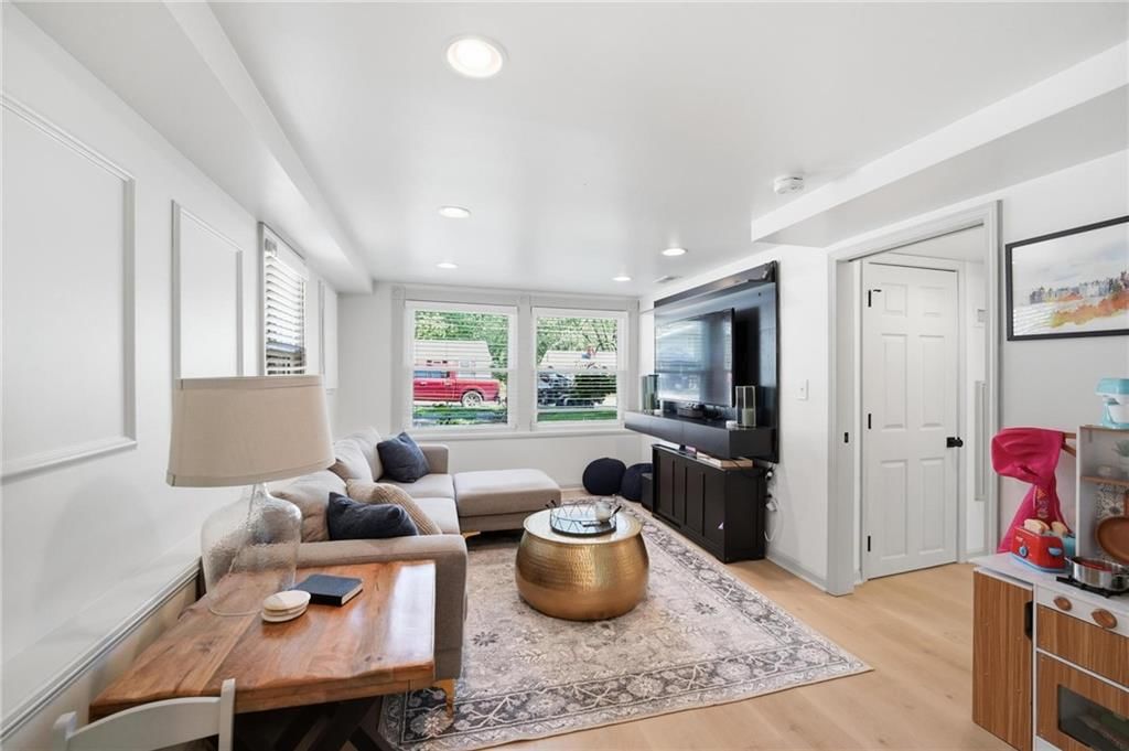 6920 Walmer Street — photo 37