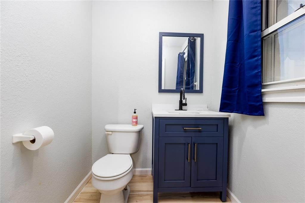 Photo 18 of 35 - 512 NE 43 Terrace, Kansas City, MO 64116