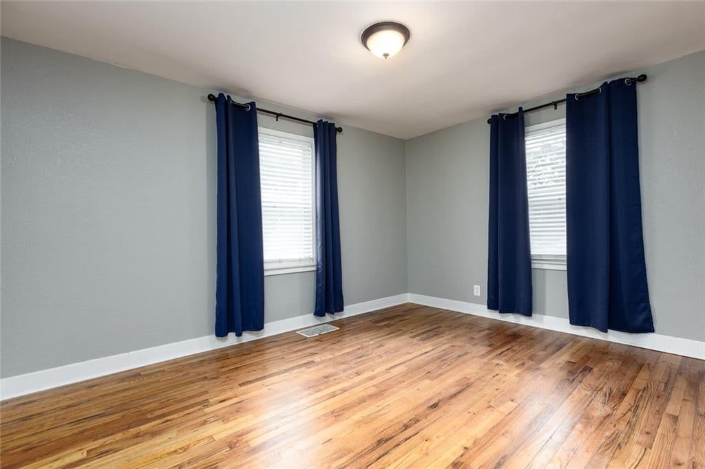 Photo 19 of 35 - 512 NE 43 Terrace, Kansas City, MO 64116