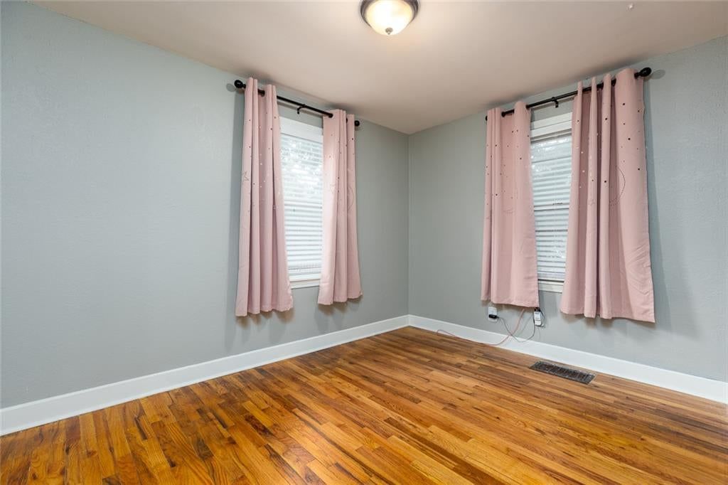 Photo 22 of 35 - 512 NE 43 Terrace, Kansas City, MO 64116