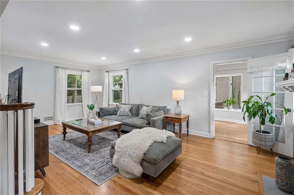 1216 W 73rd Street — photo 8