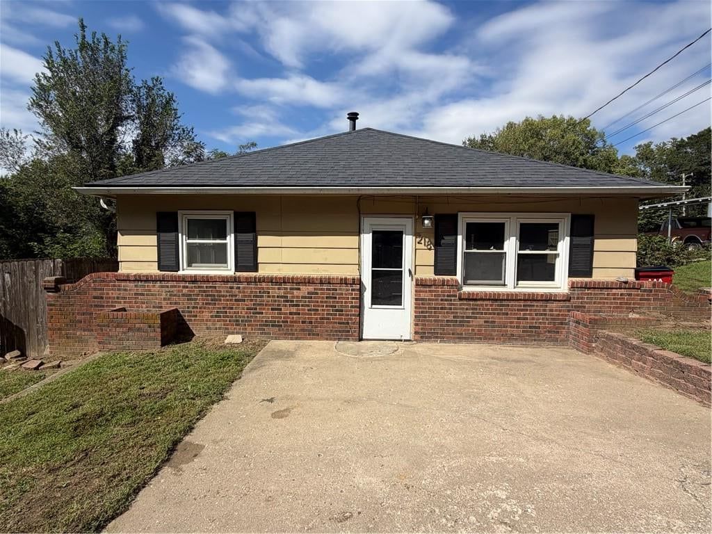 218 Highland Avenue — photo 1