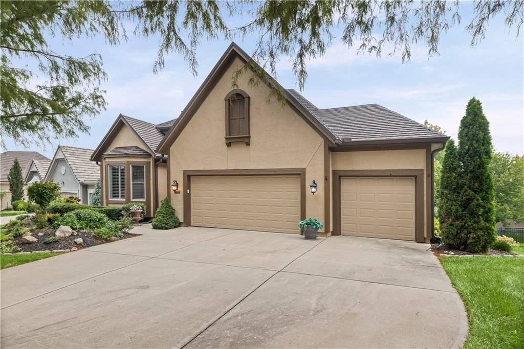Photo 3 of 68 - 20306 W 99th Terrace, Lenexa, KS 66220