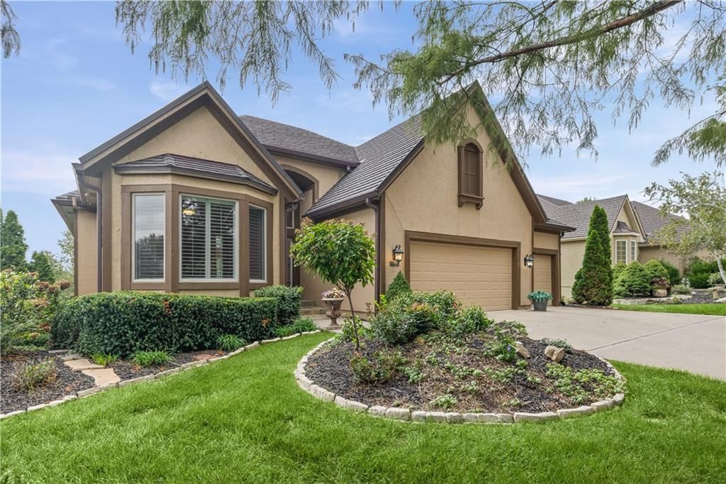 Photo 4 of 68 - 20306 W 99th Terrace, Lenexa, KS 66220
