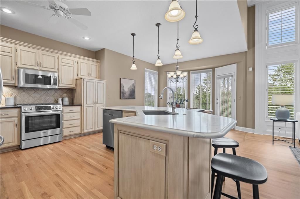 Photo 16 of 68 - 20306 W 99th Terrace, Lenexa, KS 66220