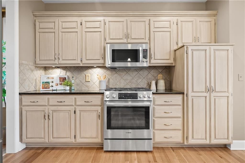 Photo 17 of 68 - 20306 W 99th Terrace, Lenexa, KS 66220