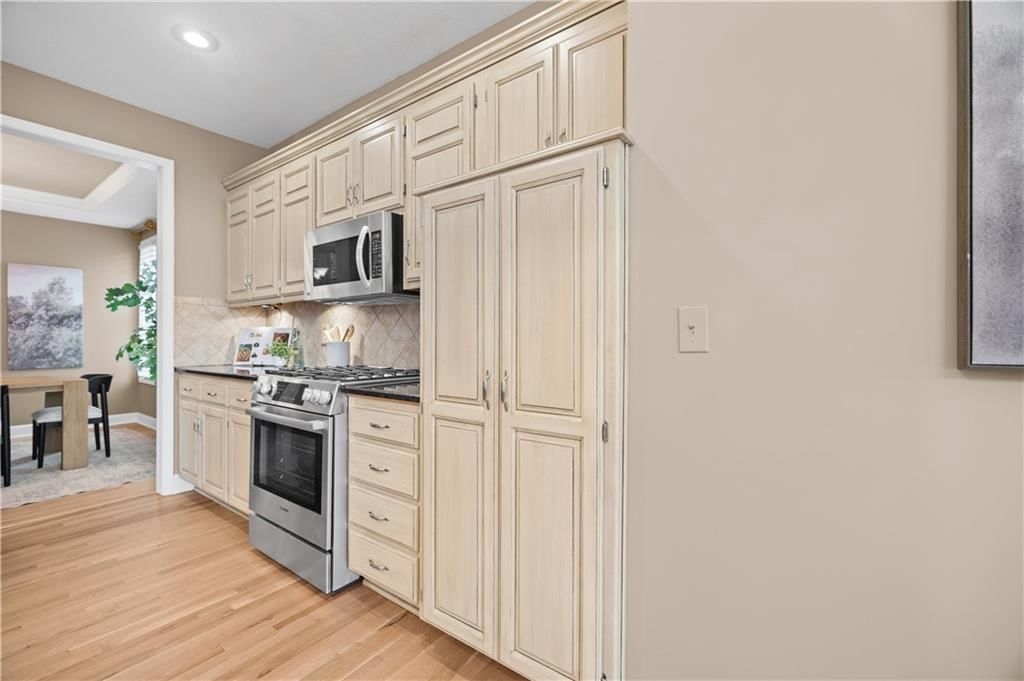 Photo 18 of 68 - 20306 W 99th Terrace, Lenexa, KS 66220