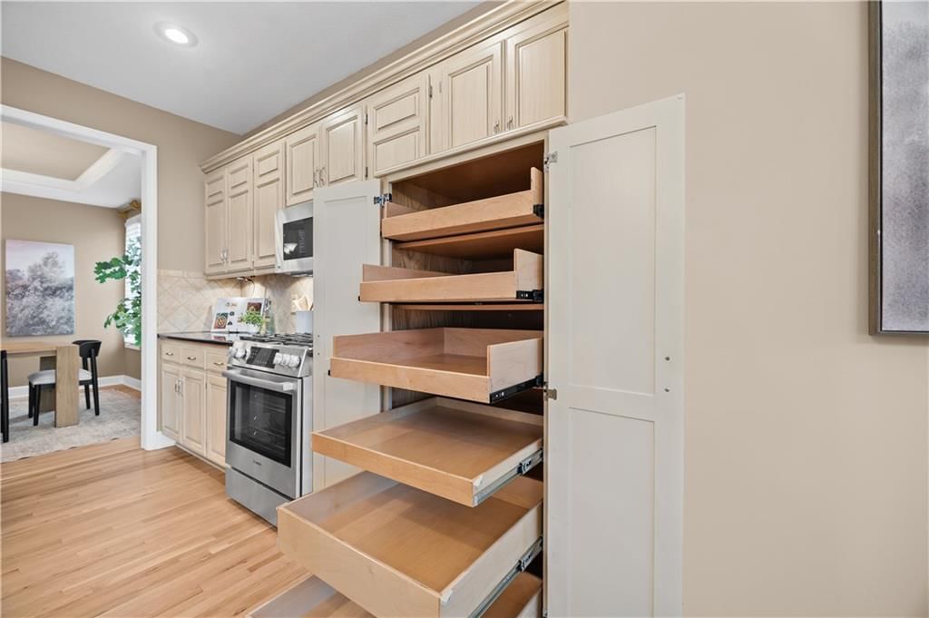Photo 19 of 68 - 20306 W 99th Terrace, Lenexa, KS 66220