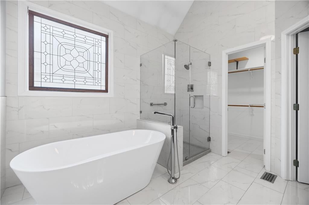 Double vanity at 20306 W 99th Terrace, Lenexa, KS 66220