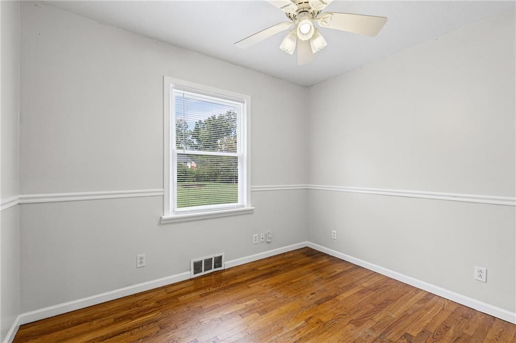11804 Lawndale Avenue — photo 14