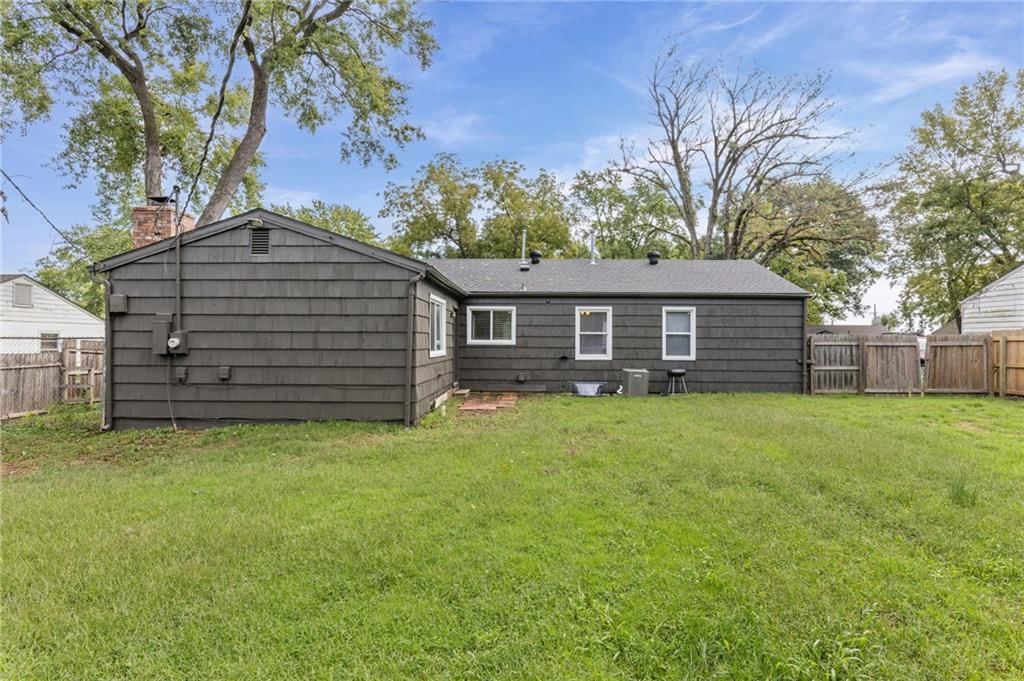 11804 Lawndale Avenue — photo 23