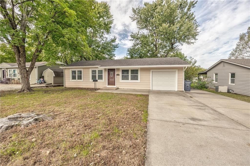 737 N Woodland Street, Olathe, KS: listing photo 2