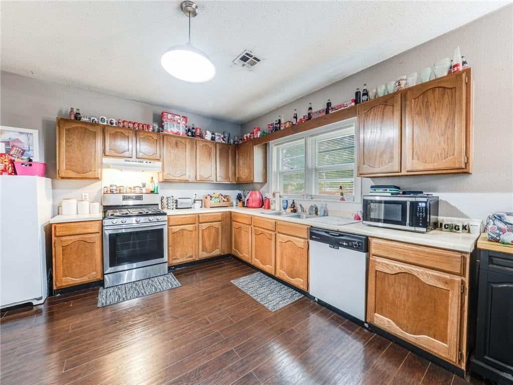 113 N Bradley Street — photo 10