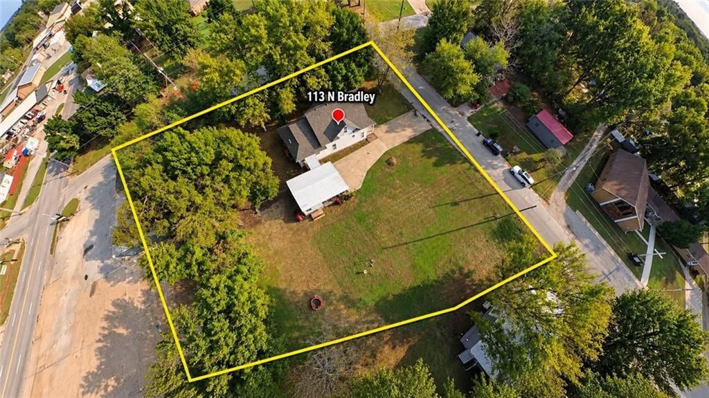 113 N Bradley Street — photo 31
