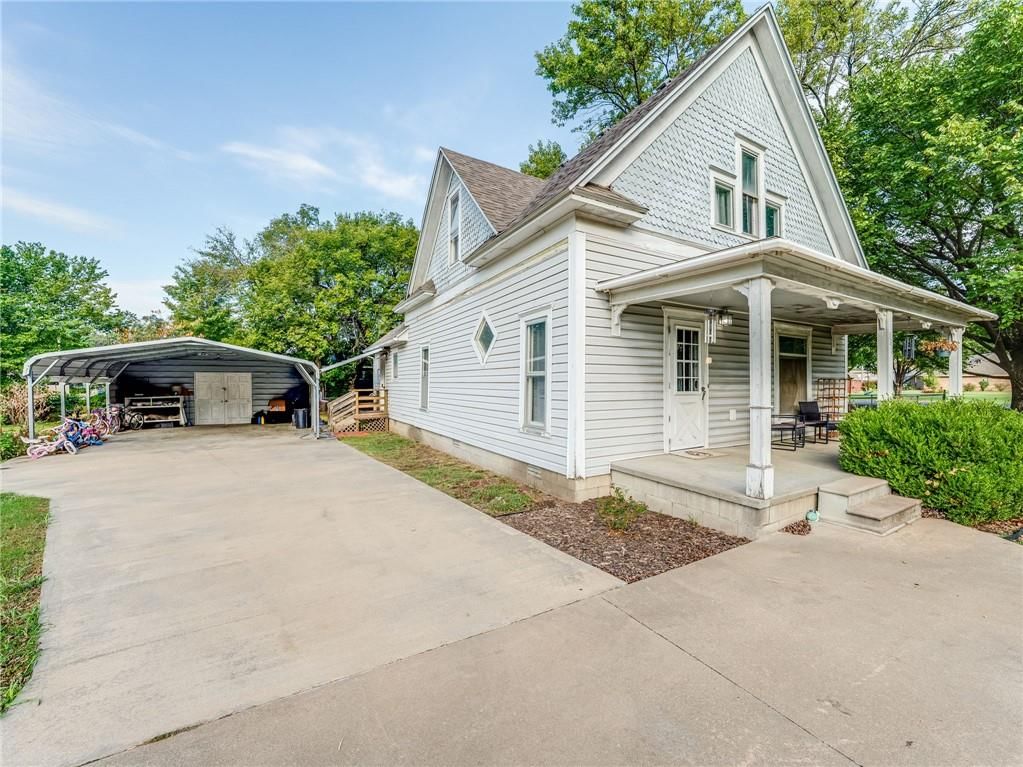 113 N Bradley Street — photo 34