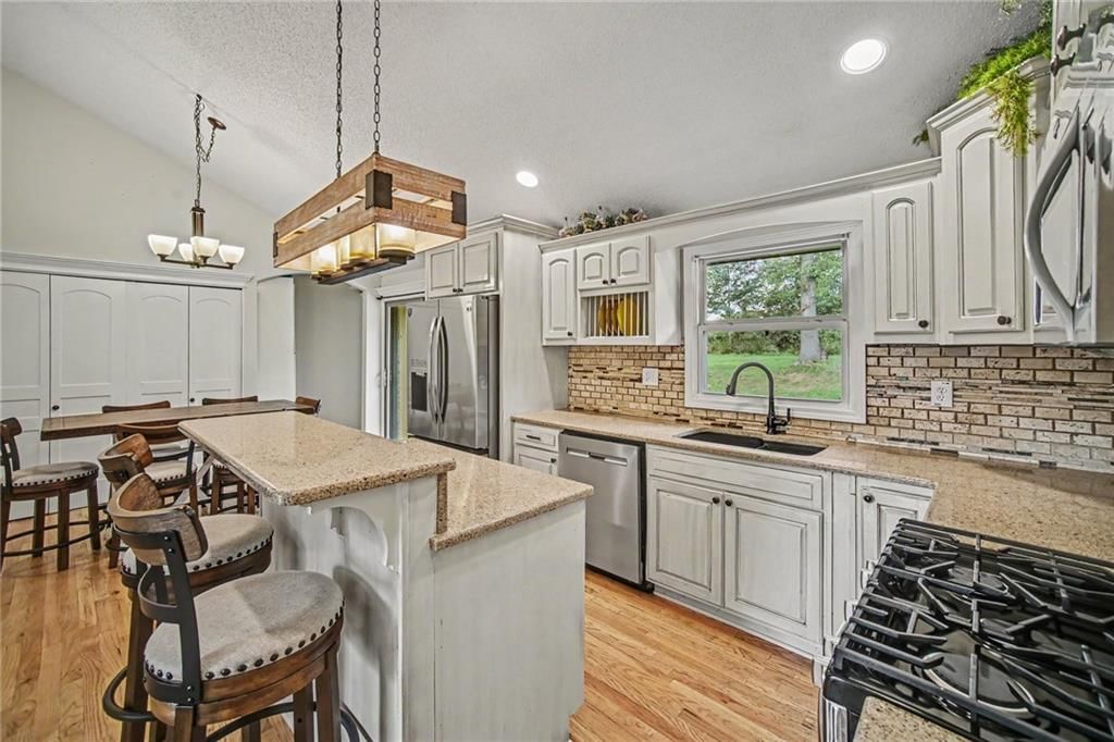 6738 N Madison Avenue — photo 10