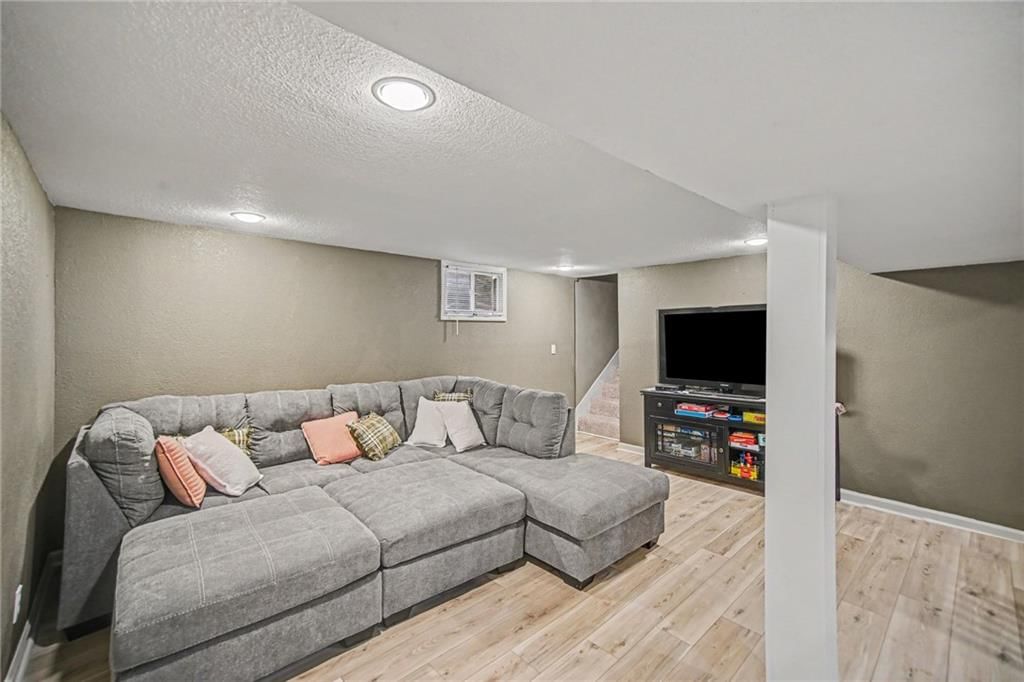6738 N Madison Avenue — photo 21