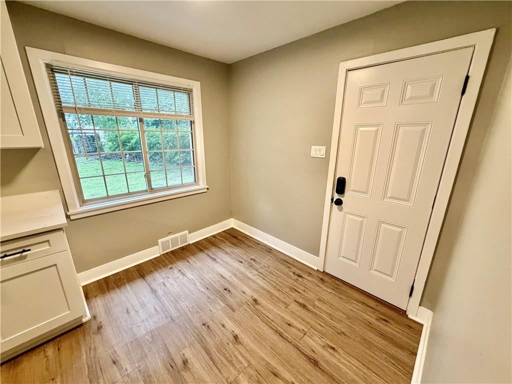7606 Ward Parkway — photo 10