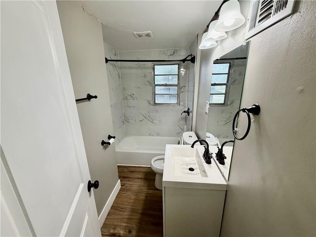 7606 Ward Parkway — photo 16