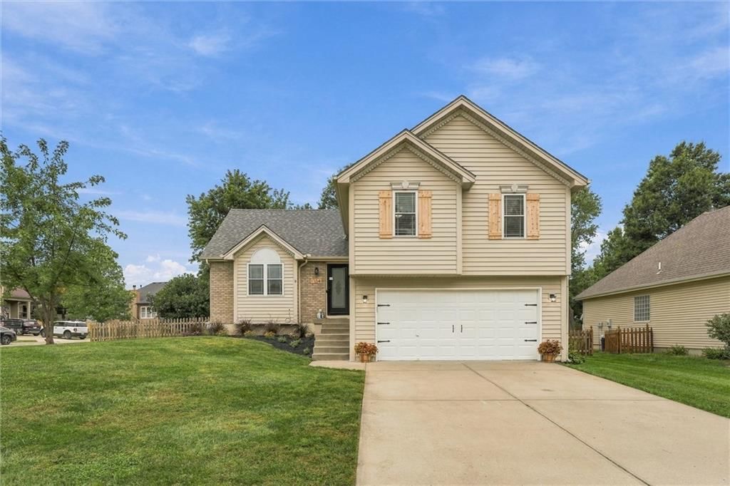 1104 Regency Drive, Kearney, MO: listing photo 2