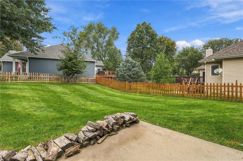 Deck, pergola and covered patio at 1104 Regency Drive, Kearney, MO 64060