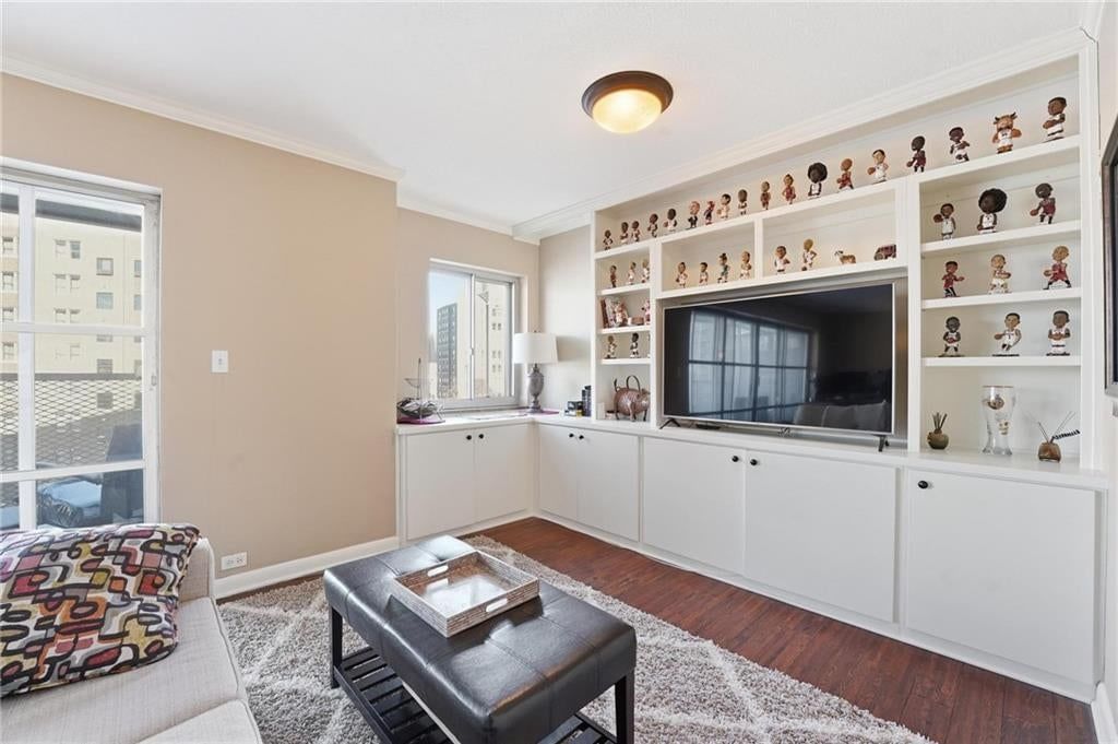 310 W 49th Street — photo 10