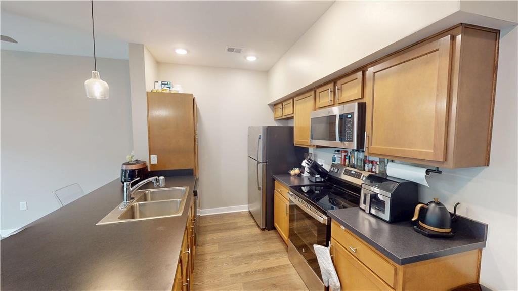 Photo 9 of 33 - 2355 E 27th Street, Kansas City, MO 64109