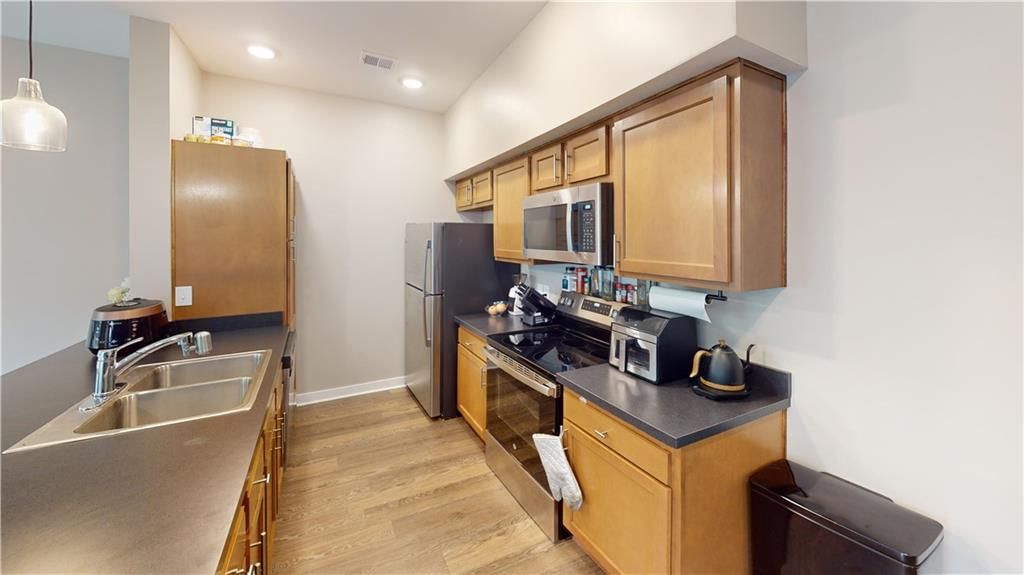 Photo 29 of 33 - 2355 E 27th Street, Kansas City, MO 64109