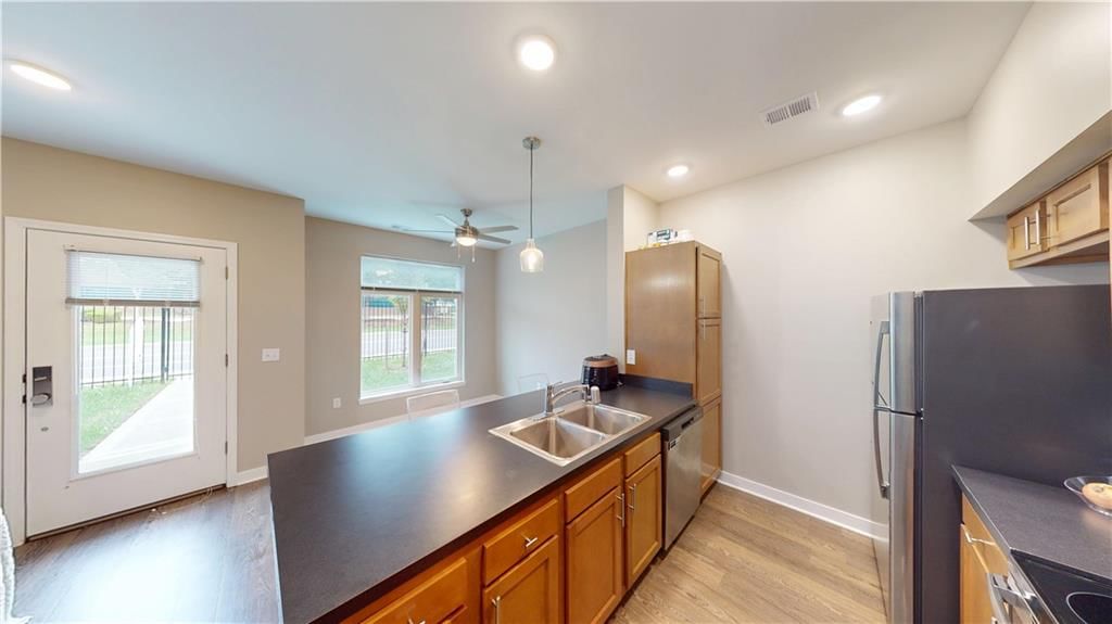 Photo 6 of 33 - 2355 E 27th Street, Kansas City, MO 64109