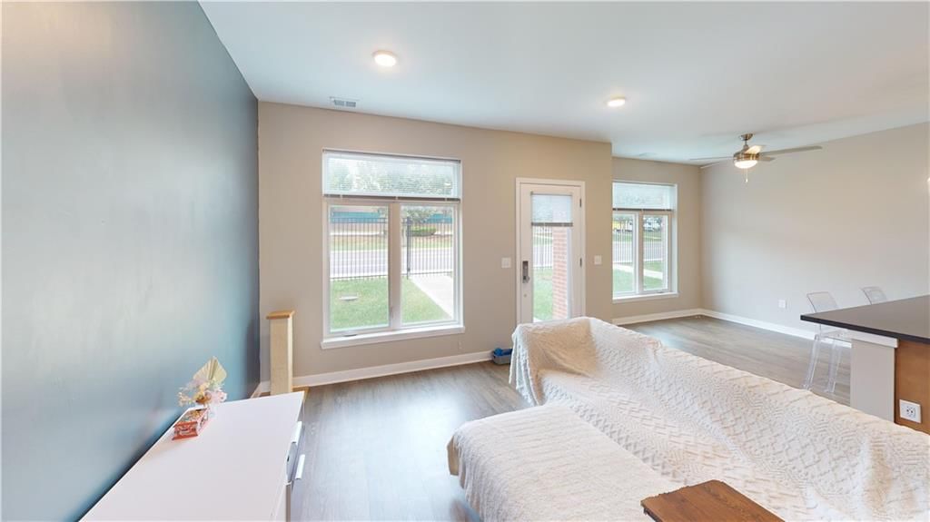 Photo 27 of 33 - 2355 E 27th Street, Kansas City, MO 64109