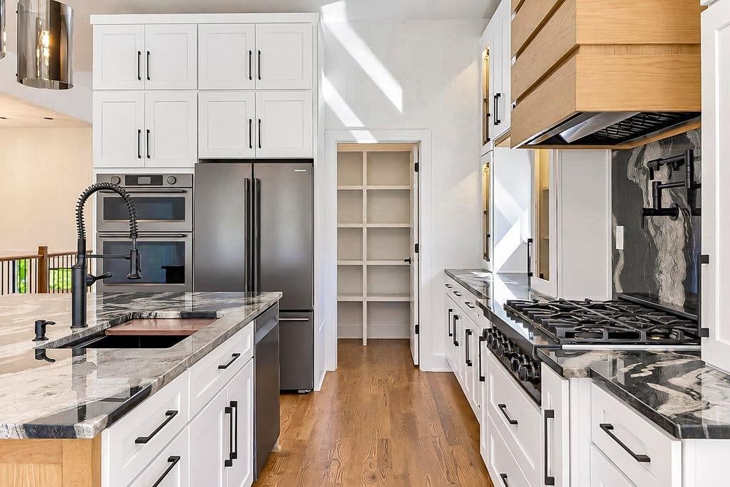 Gas range at 2738 N 86th Terrace, Kansas City, KS 66109