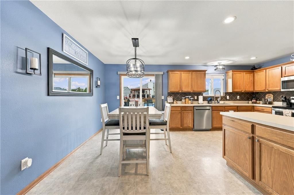 1010 E 16th Street — photo 11