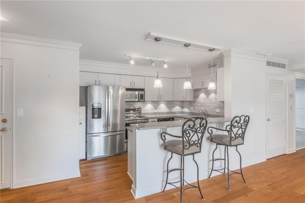 310 W 49th Street — photo 1