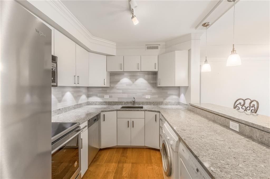 310 W 49th Street — photo 3