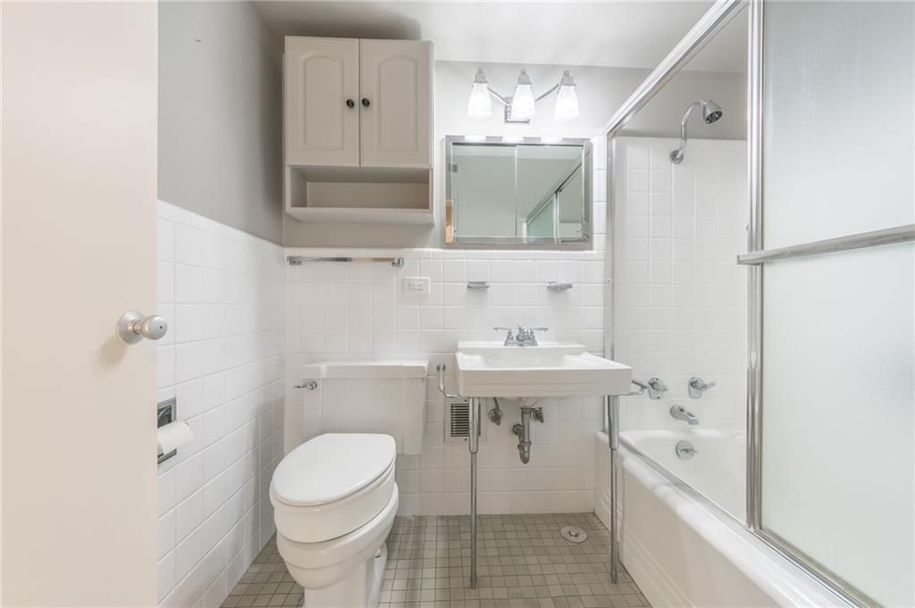 310 W 49th Street — photo 14